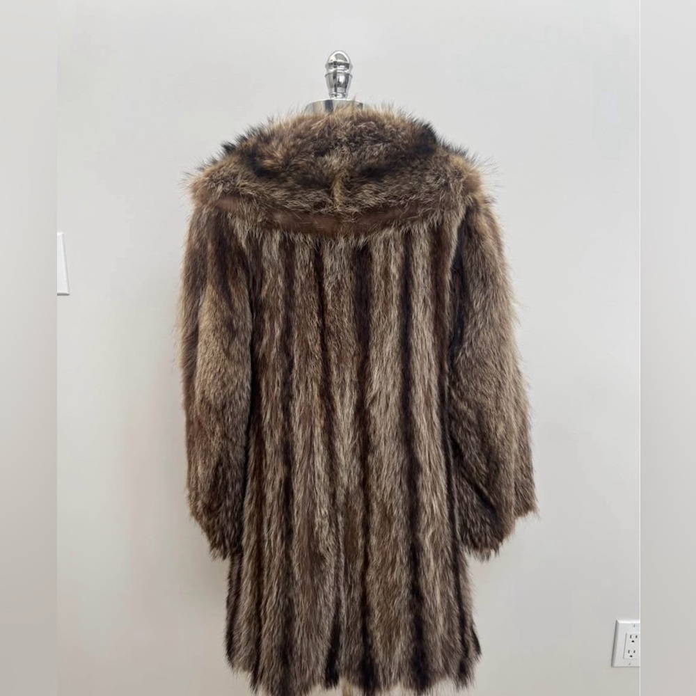 SOLD Raccoon fur jacket with exaggerated collar - Picture 4 of 7
